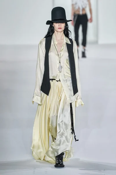 Look 35